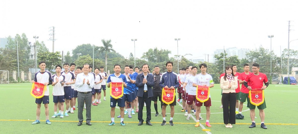 Sôi nổi Giải bóng đá tứ hùng Công đoàn xã Sơn Đồng