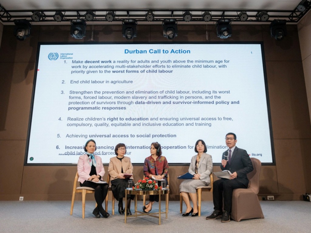 25 năm Công ước ILO 182: Việt Nam thúc đẩy chấm dứt lao động trẻ em 25 năm Công ước ILO 182: Việt Nam thúc đẩy chấm dứt lao động trẻ em