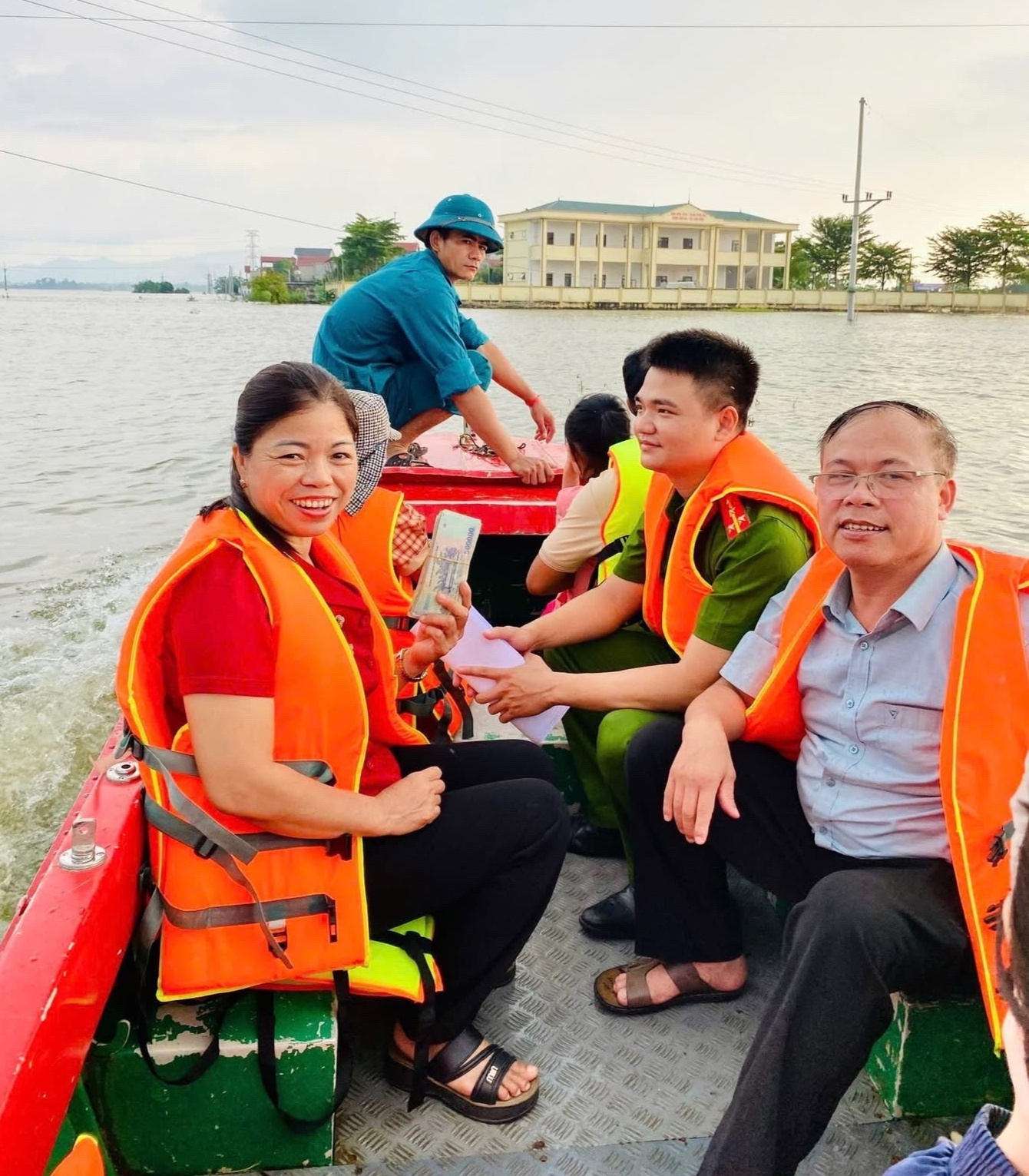 Thôn Cấn Hạ: Bí thư gương mẫu, Chi bộ vững mạnh, nhân dân đồng lòng