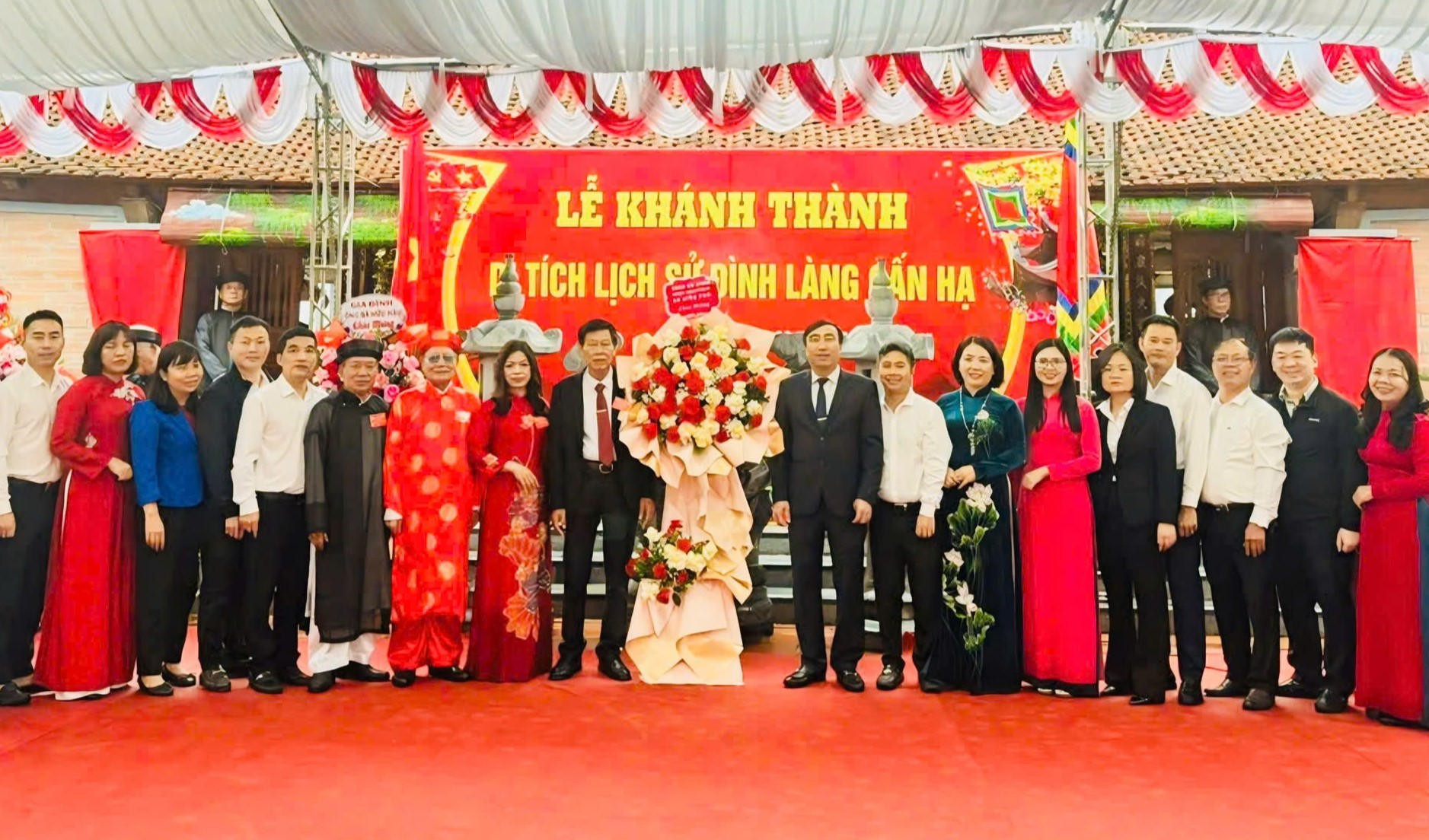 Thôn Cấn Hạ: Bí thư gương mẫu, Chi bộ vững mạnh, nhân dân đồng lòng