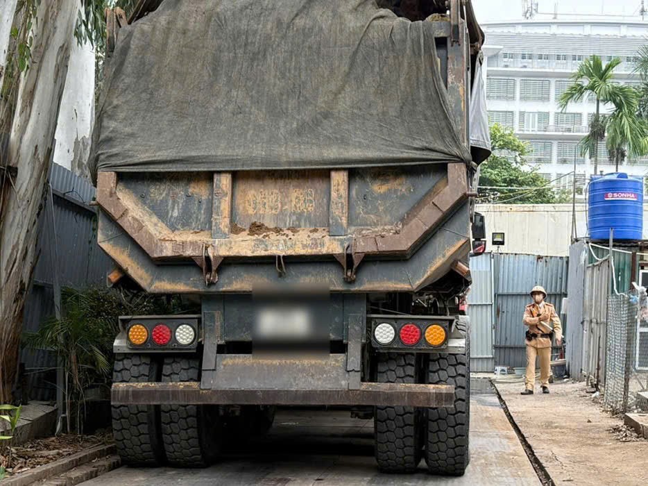 Hà Nội: Xe tải vi phạm khó thoát hệ thống camera AI Hà Nội: Xe tải vi phạm khó thoát hệ thống camera AI