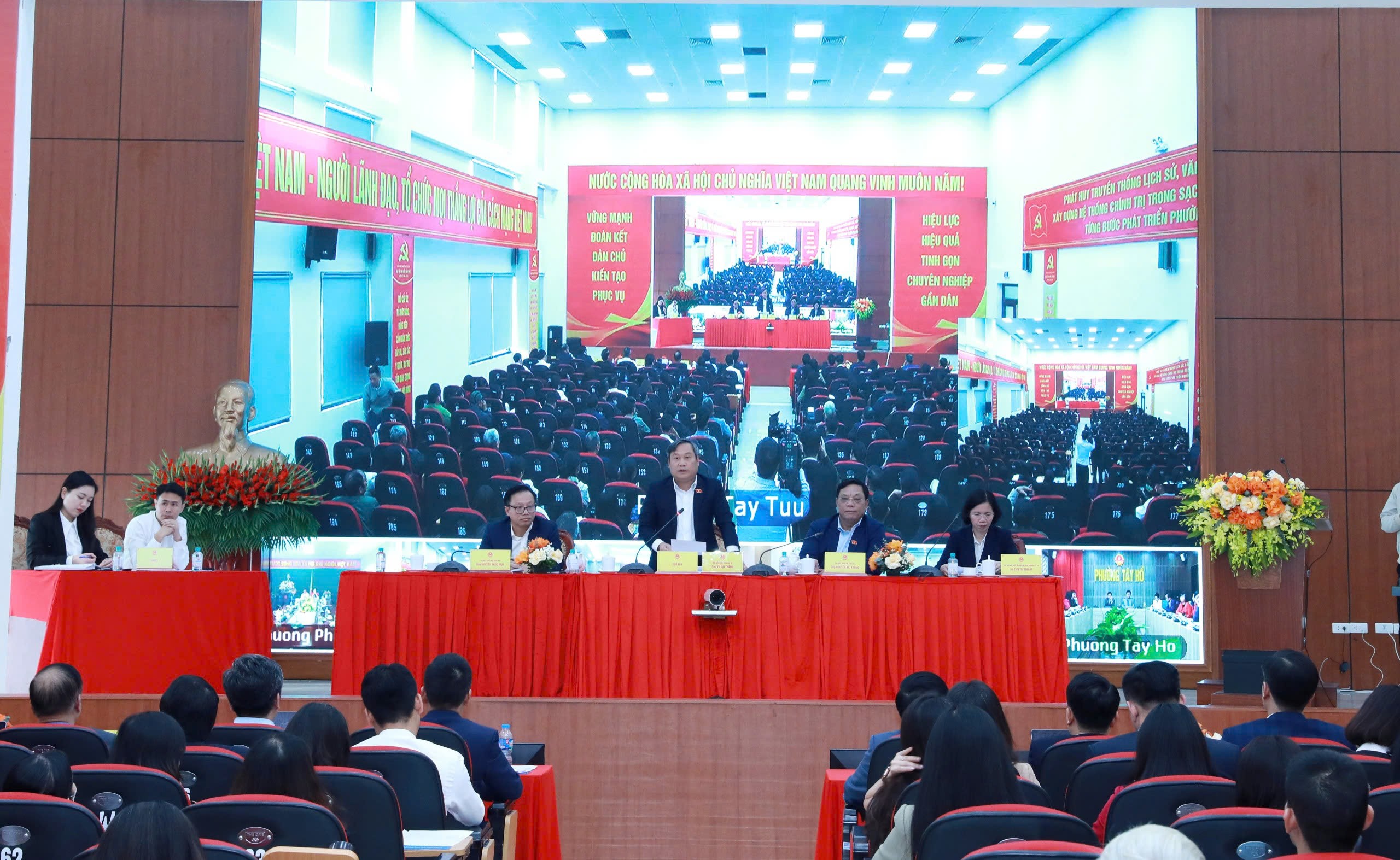 Chủ tịch UBND thành phố Hà Nội tiếp xúc cử tri đơn vị bầu cử số 5 sau Kỳ họp thứ 10, Quốc hội khóa XV