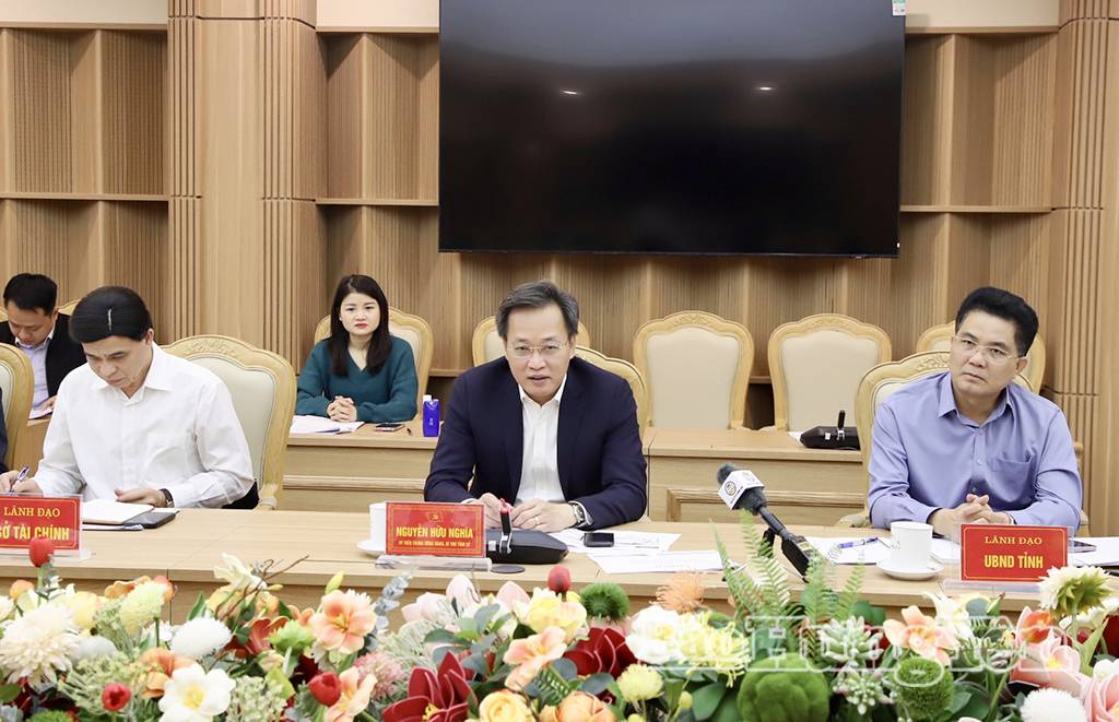 Bí thư Tỉnh ủy Hưng Yên Nguyễn Hữu Nghĩa làm việc với Công ty cổ phần Tập đoàn Trường Hải Bí thư Tỉnh ủy Hưng Yên Nguyễn Hữu Nghĩa làm việc với Công ty cổ phần Tập đoàn Trường Hải