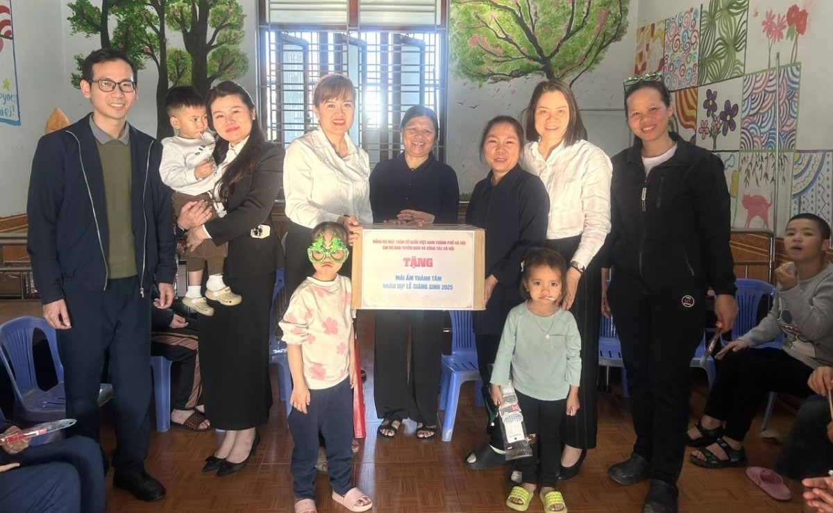 Trao gửi yêu thương tới Mái ấm Thánh Tâm nhân mùa Giáng sinh 2025
