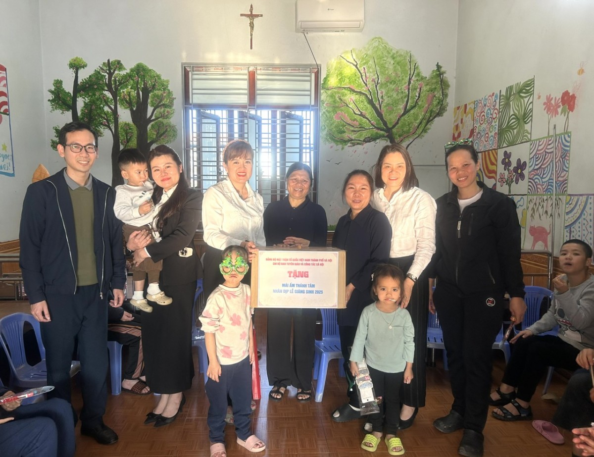 Trao gửi yêu thương tới Mái ấm Thánh Tâm nhân mùa Giáng sinh 2025 Trao gửi yêu thương tới Mái ấm Thánh Tâm nhân mùa Giáng sinh 2025