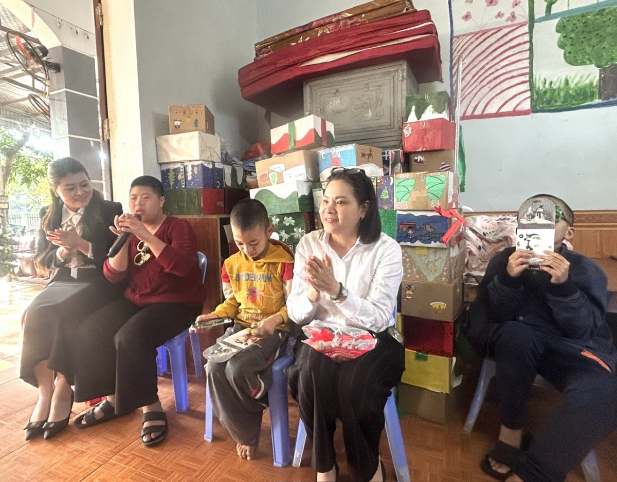 Trao gửi yêu thương tới Mái ấm Thánh Tâm nhân mùa Giáng sinh 2025 Trao gửi yêu thương tới Mái ấm Thánh Tâm nhân mùa Giáng sinh 2025