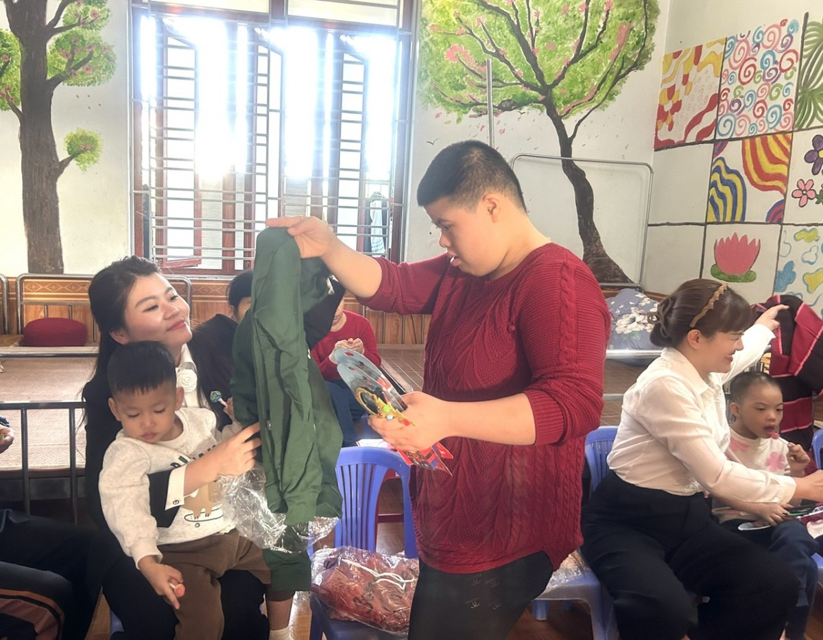 Trao gửi yêu thương tới Mái ấm Thánh Tâm nhân mùa Giáng sinh 2025 Trao gửi yêu thương tới Mái ấm Thánh Tâm nhân mùa Giáng sinh 2025