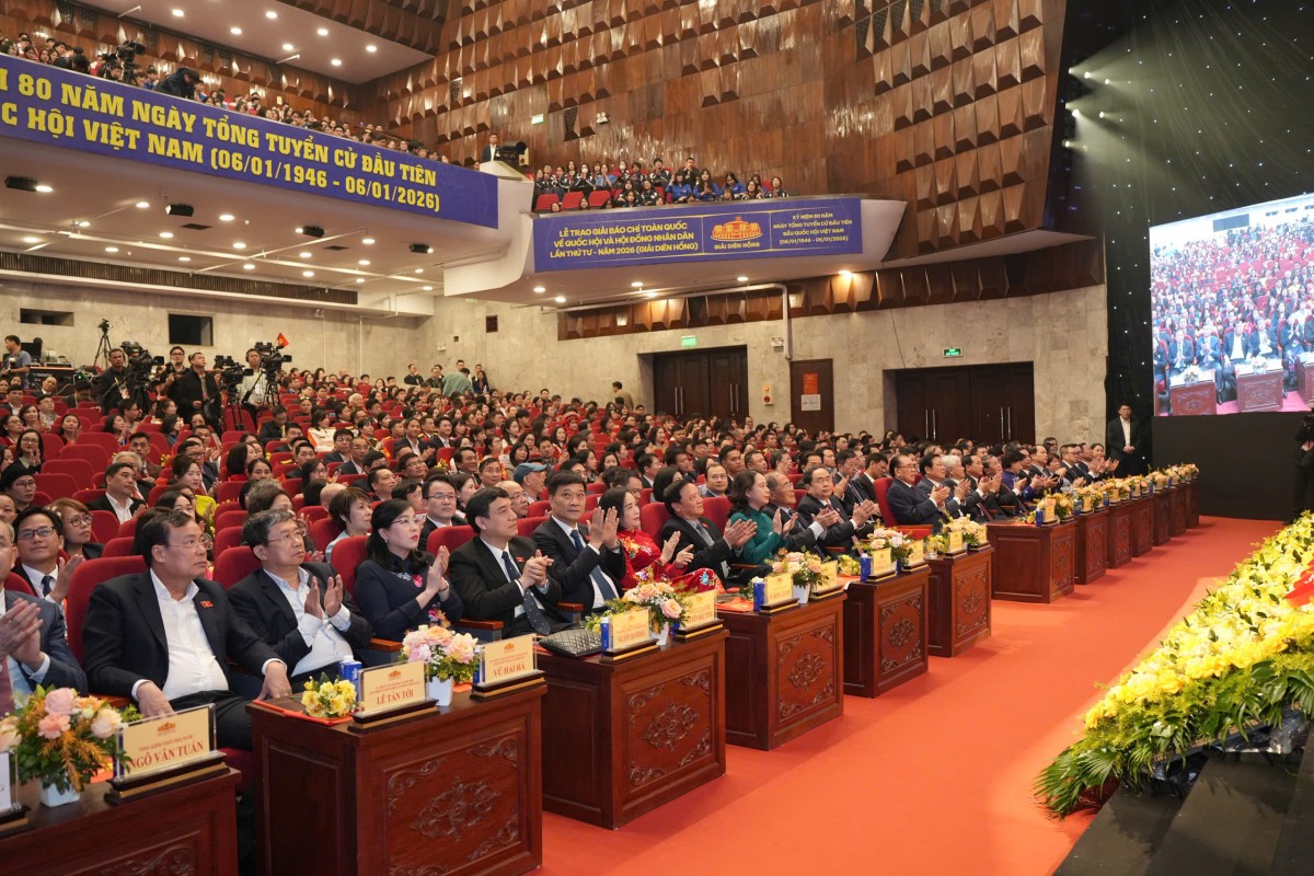 Báo Lao động Thủ đô đoạt giải Khuyến khích Giải Diên Hồng lần thứ tư Báo Lao động Thủ đô đoạt giải Khuyến khích Giải Diên Hồng lần thứ tư