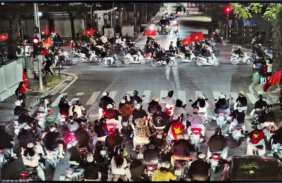 Đêm Thủ đô không ngủ mừng U22 Việt Nam vô địch: Chiến thắng trọn vẹn từ sân cỏ đến văn hóa giao thông Đêm Thủ đô không ngủ mừng U22 Việt Nam vô địch: Chiến thắng trọn vẹn từ sân cỏ đến văn hóa giao thông