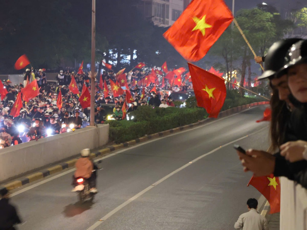 Đêm Thủ đô không ngủ mừng U22 Việt Nam vô địch: Chiến thắng trọn vẹn từ sân cỏ đến văn hóa giao thông Đêm Thủ đô không ngủ mừng U22 Việt Nam vô địch: Chiến thắng trọn vẹn từ sân cỏ đến văn hóa giao thông