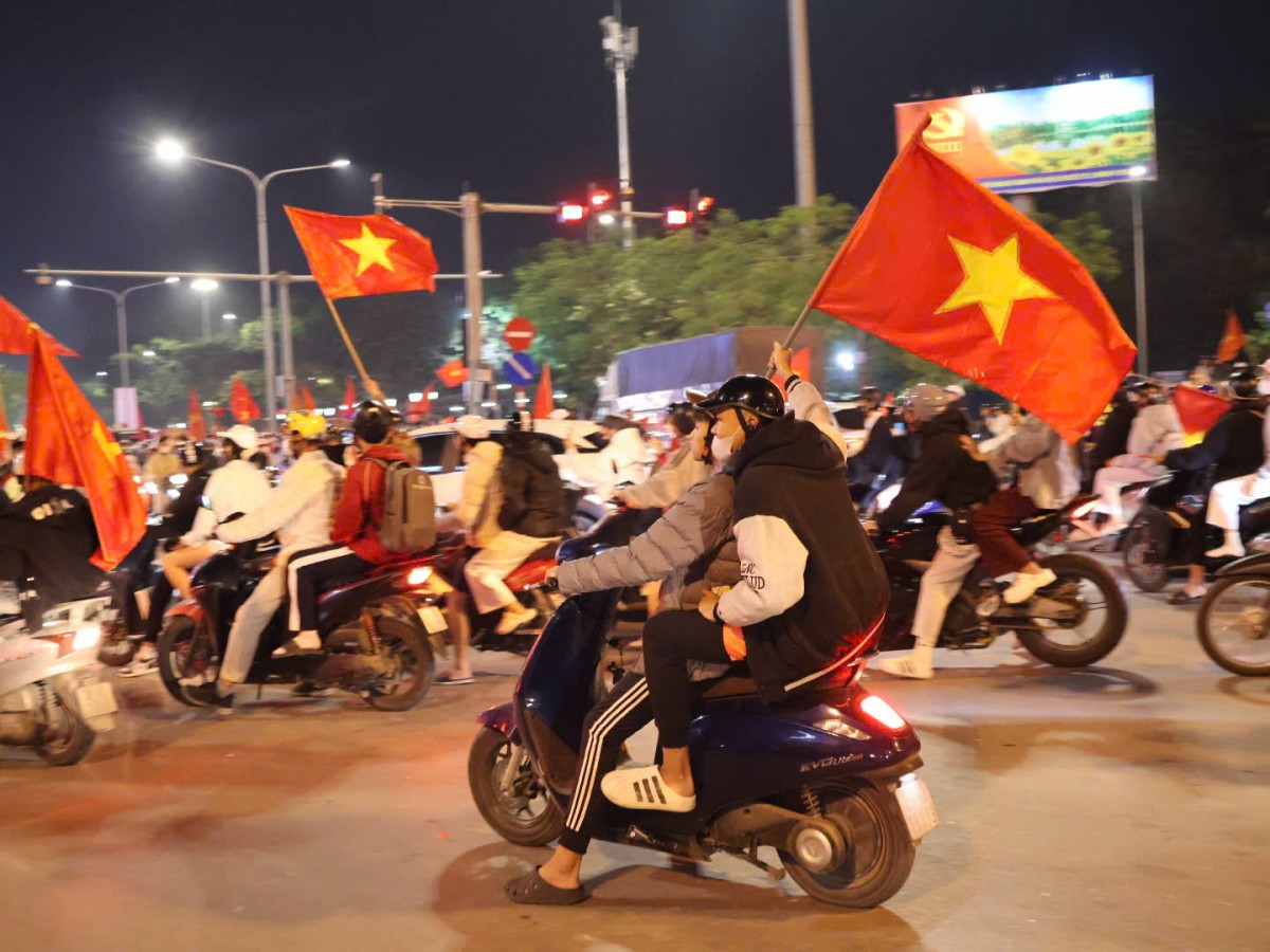 Đêm Thủ đô không ngủ mừng U22 Việt Nam vô địch: Chiến thắng trọn vẹn từ sân cỏ đến văn hóa giao thông Đêm Thủ đô không ngủ mừng U22 Việt Nam vô địch: Chiến thắng trọn vẹn từ sân cỏ đến văn hóa giao thông