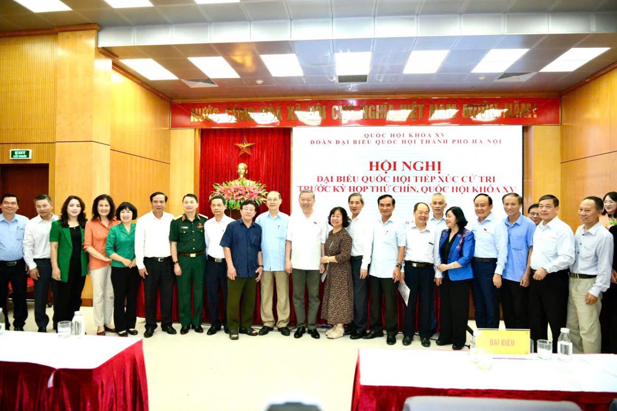 Bí thư Chi bộ “nói đi đôi với làm”