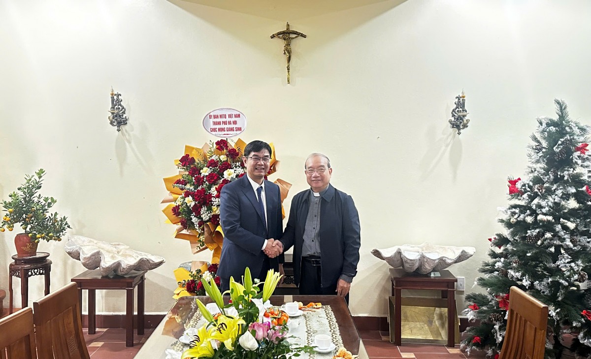 Lãnh đạo Ủy ban MTTQ Việt Nam thành phố Hà Nội chúc mừng đồng bào công giáo dịp Lễ Giáng sinh 2025