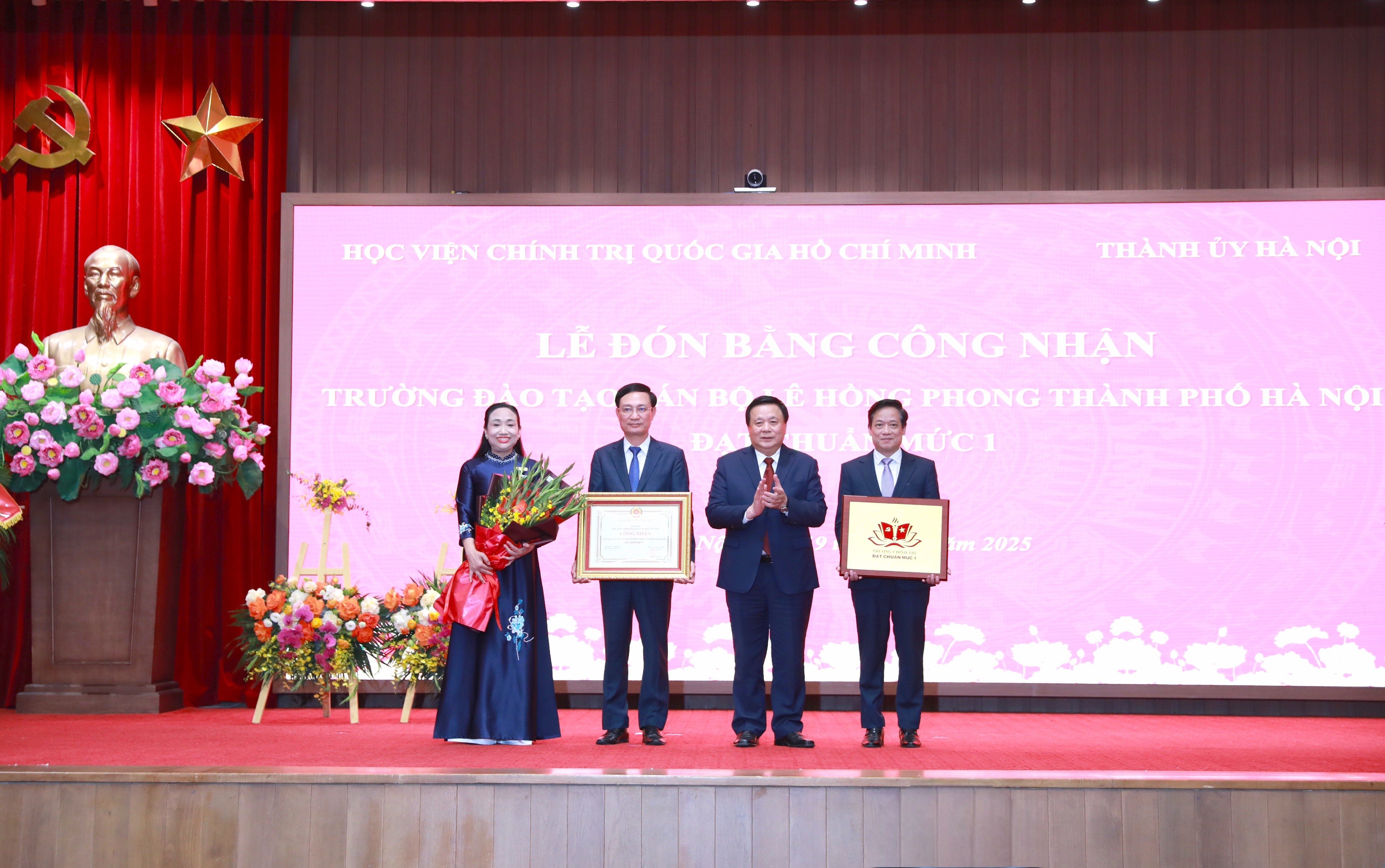 Trường Đào tạo cán bộ Lê Hồng Phong thành phố Hà Nội được công nhận đạt chuẩn mức 1