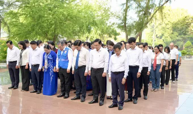 Chuỗi hoạt động ý nghĩa của Cụm thi đua Ủy ban MTTQ Việt Nam các thành phố trực thuộc Trung ương tại Côn Đảo