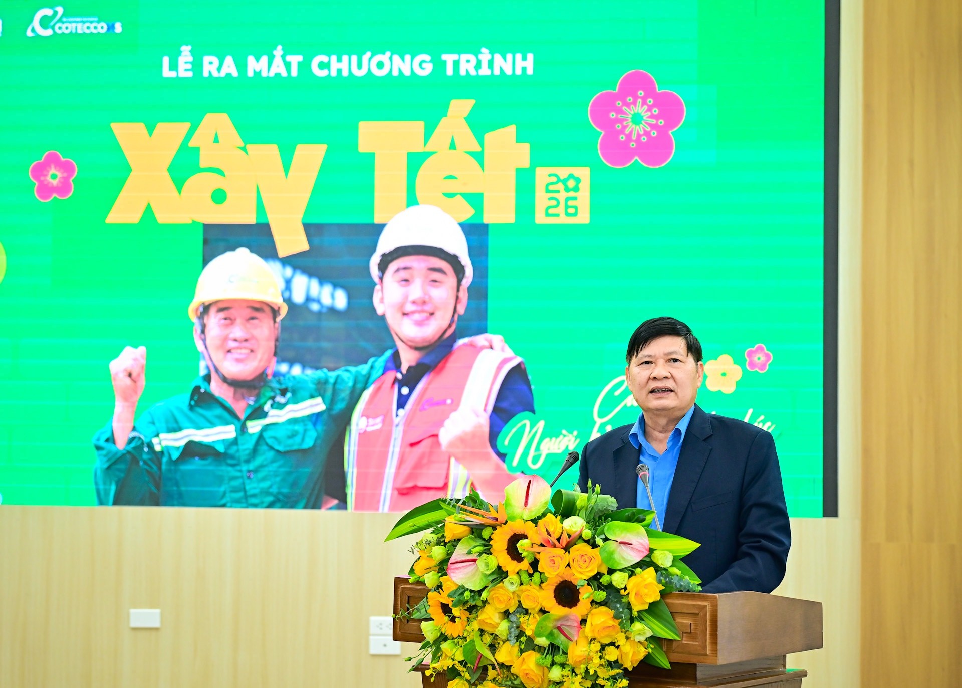 “Xây Tết” 2026 trao gần 30.000 phần quà cho công nhân lao động trên cả nước “Xây Tết” 2026 trao gần 30.000 phần quà cho công nhân lao động trên cả nước