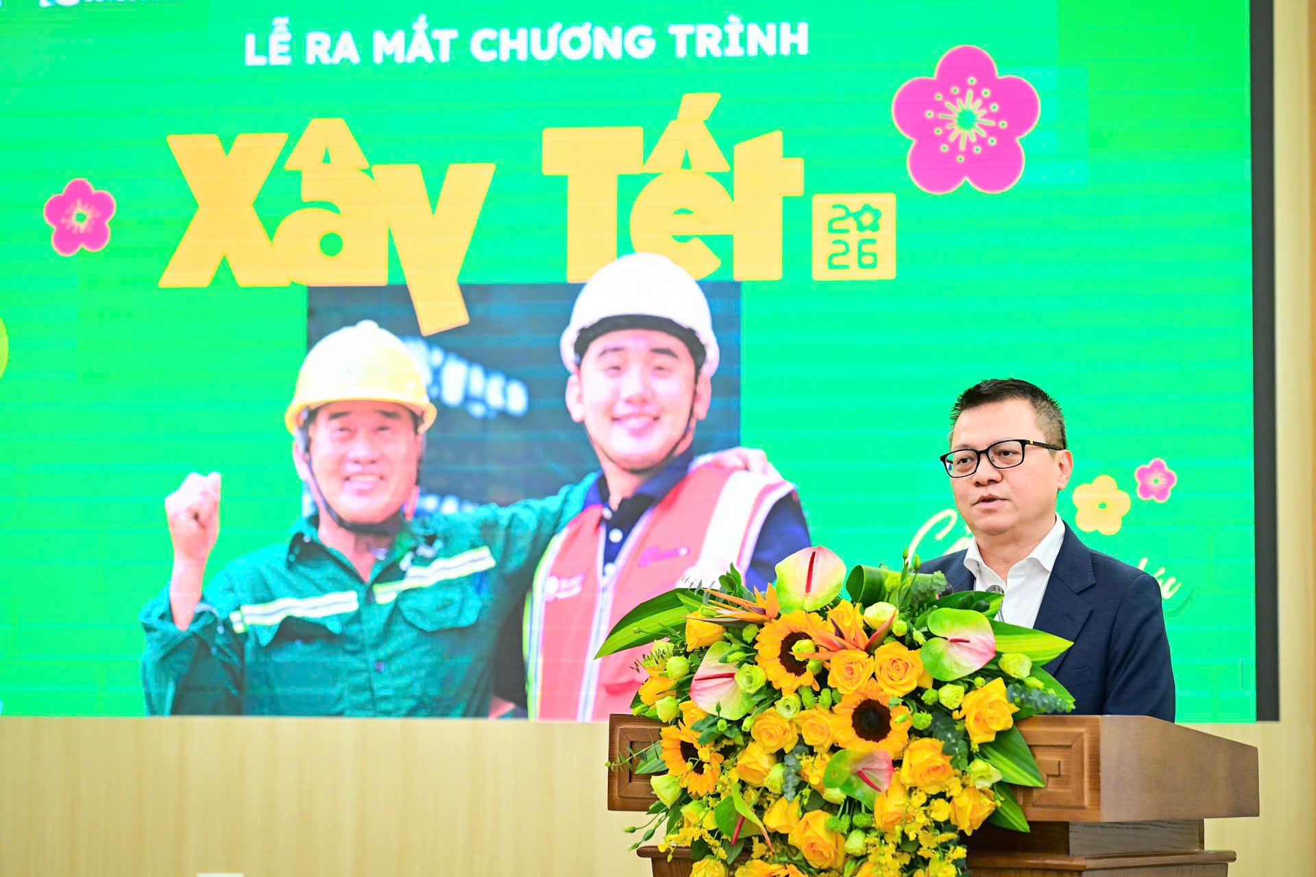 “Xây Tết” 2026 trao gần 30.000 phần quà cho công nhân lao động trên cả nước “Xây Tết” 2026 trao gần 30.000 phần quà cho công nhân lao động trên cả nước