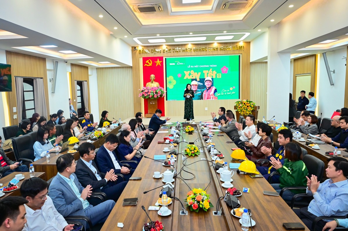 “Xây Tết” 2026 trao gần 30.000 phần quà cho công nhân lao động trên cả nước “Xây Tết” 2026 trao gần 30.000 phần quà cho công nhân lao động trên cả nước