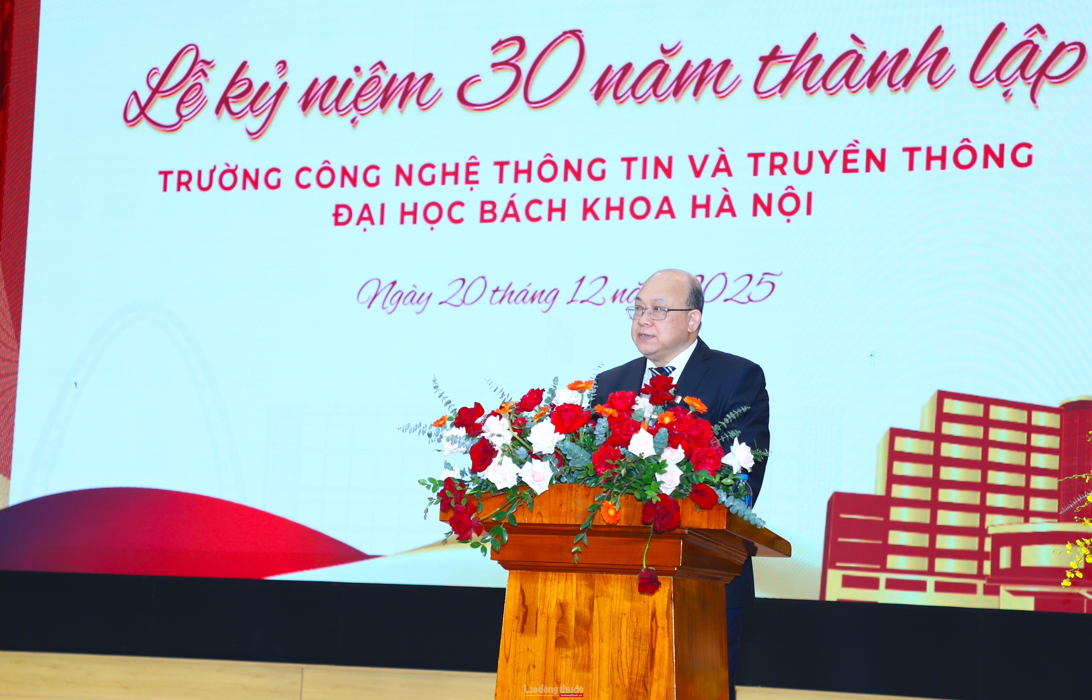 Tiên phong, sáng tạo trong lĩnh vực công nghệ thông tin và truyền thông Tiên phong, sáng tạo trong lĩnh vực công nghệ thông tin và truyền thông
