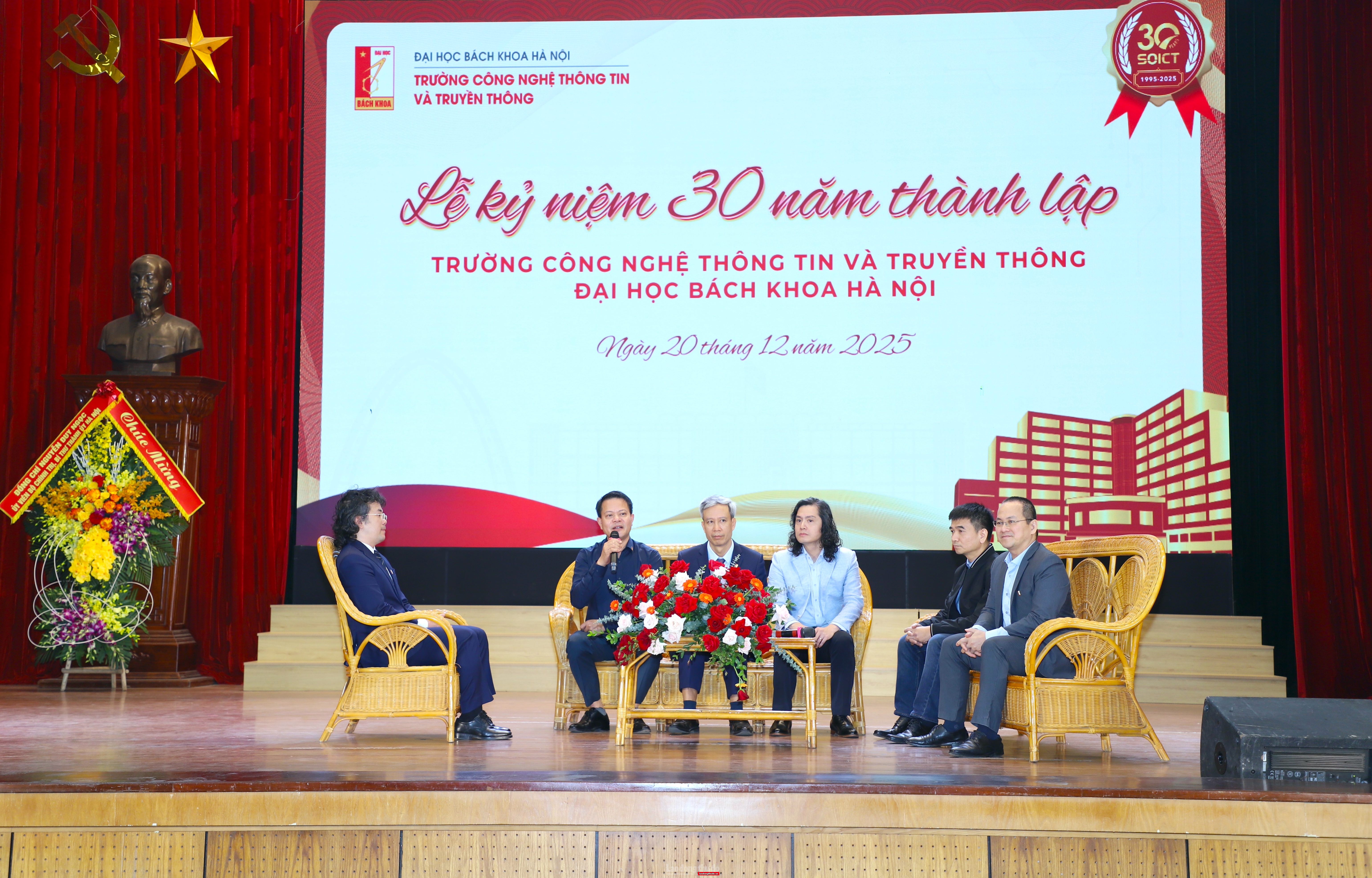 Tiên phong, sáng tạo trong lĩnh vực công nghệ thông tin và truyền thông Tiên phong, sáng tạo trong lĩnh vực công nghệ thông tin và truyền thông