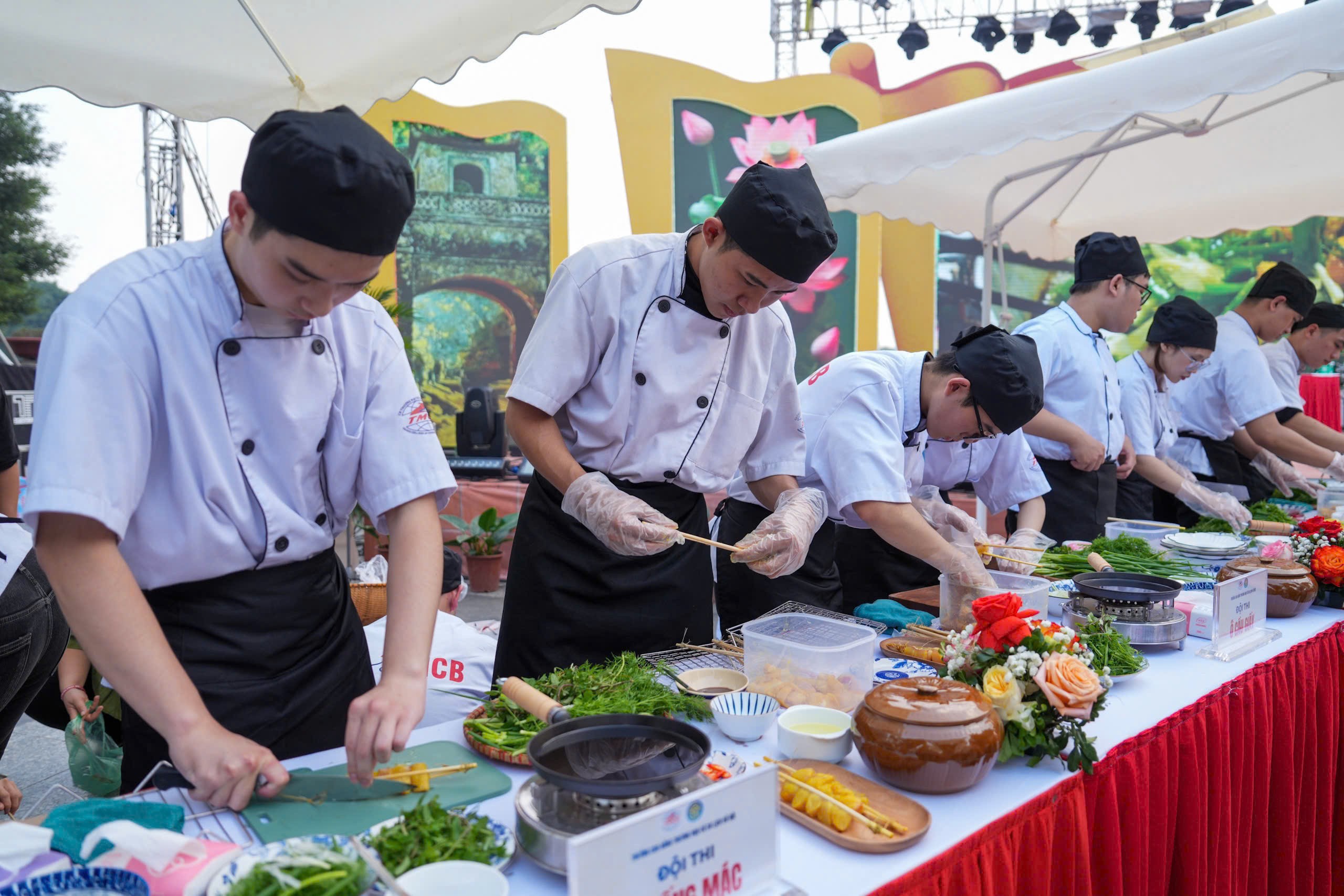 Gặp gỡ nghệ nhân, khám phá bí quyết làm nên món chả cá Lã Vọng