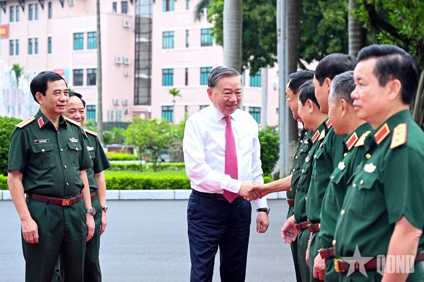 Quân đội nhân dân vững bước dưới cờ Đảng quang vinh