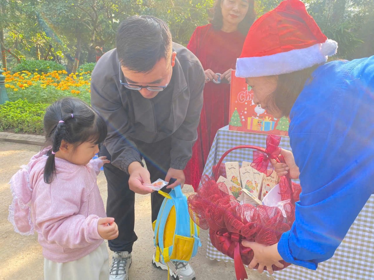 Rộn ràng các trải nghiệm dịp Noel - Tết Dương lịch cho trẻ em tại Vườn thú Hà Nội