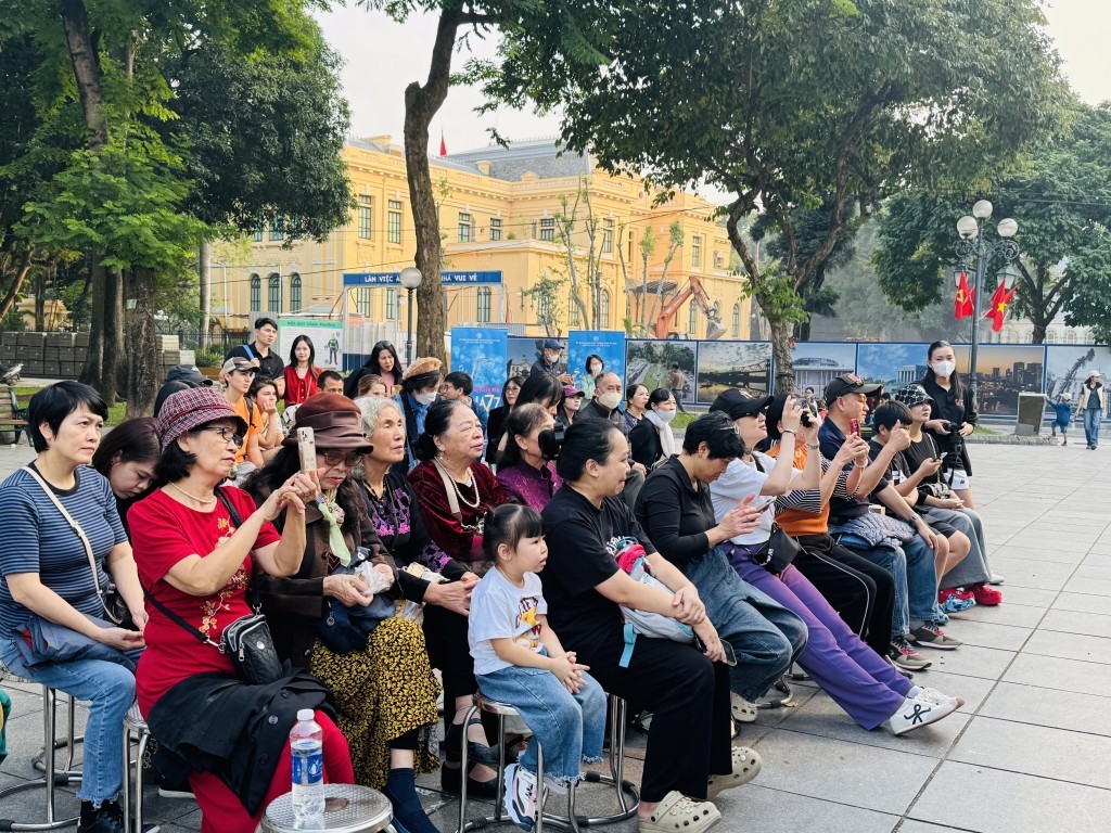 Không gian âm nhạc cuối tuần mang đến một góc nhỏ Hà Nội đầy thơ mộng