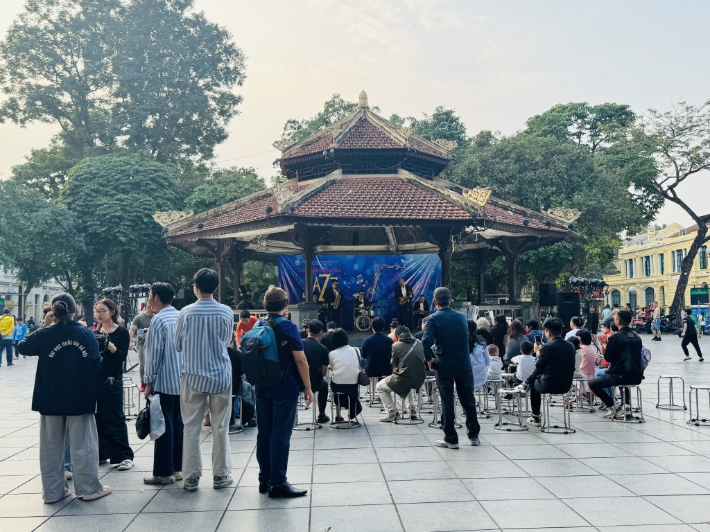 Không gian âm nhạc cuối tuần mang đến một góc nhỏ Hà Nội đầy thơ mộng