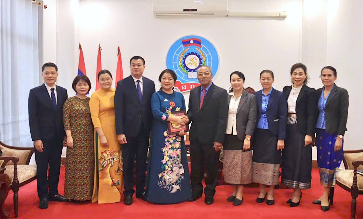 Thắt chặt tình đoàn kết, hữu nghị, hợp tác giữa Công đoàn Hà Nội và Thủ đô Viêng Chăn (Lào)