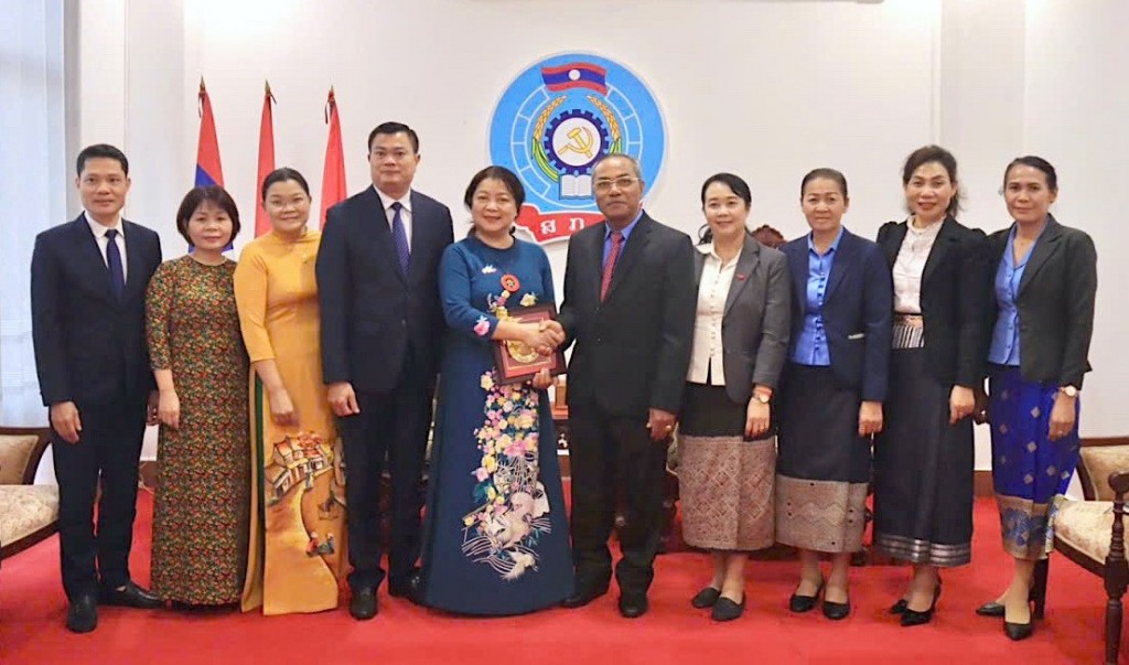 Thắt chặt tình đoàn kết, hữu nghị, hợp tác giữa Công đoàn Hà Nội và Thủ đô Viêng Chăn (Lào)