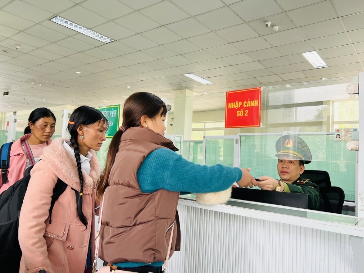 Ở Ma Lù Thàng, bình yên được giữ từ những bước chân lặng lẽ Ở Ma Lù Thàng, bình yên được giữ từ những bước chân lặng lẽ