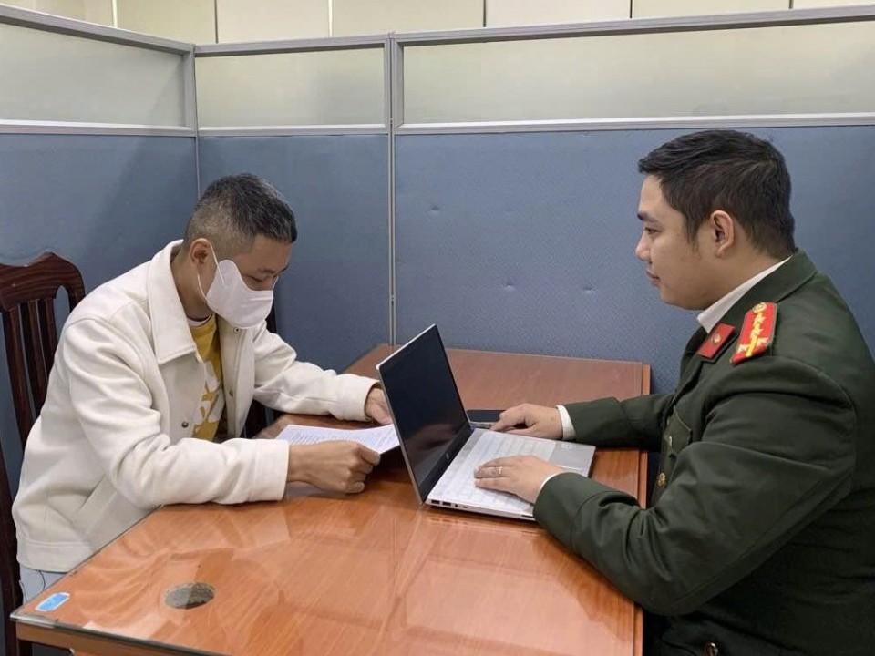 Xử phạt quản trị kênh Youtube dùng AI bịa đặt vụ án giả để câu view