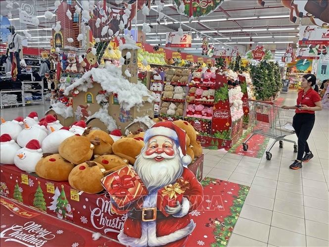 Thị trường bán lẻ Hà Nội sôi động dịp Giáng sinh