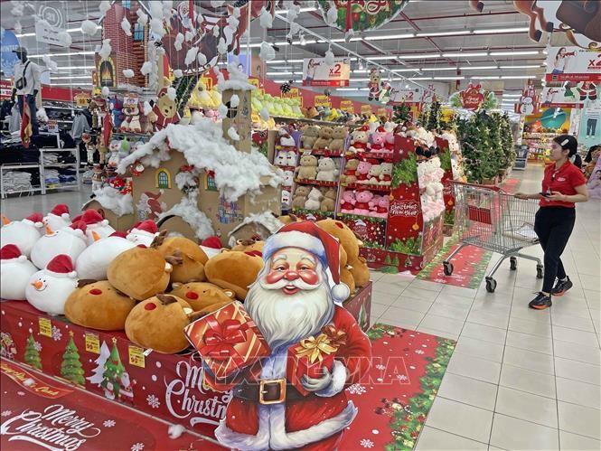 Thị trường bán lẻ Hà Nội sôi động dịp Giáng sinh
