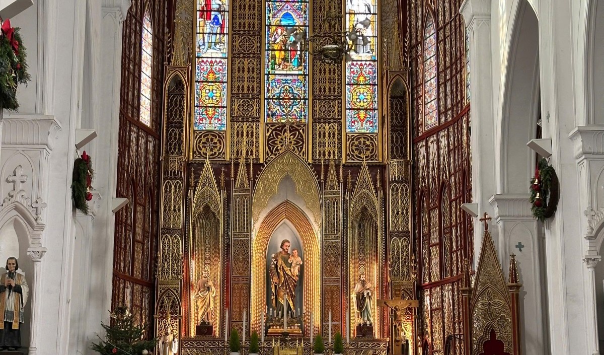 Nhà thờ Lớn Hà Nội lung linh sắc màu mùa Giáng sinh