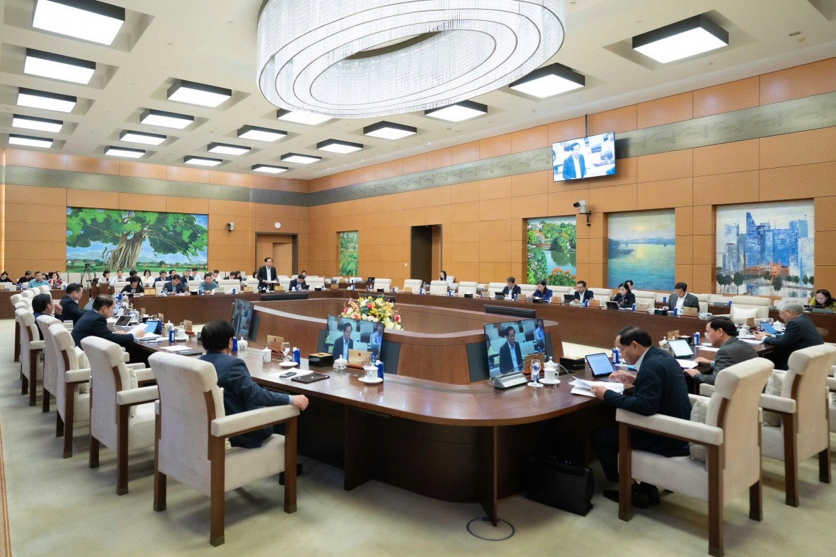 Thông qua Nghị quyết về tiếp công dân, xử lý đơn, thư khiếu nại, tố cáo, kiến nghị, phản ánh của công dân