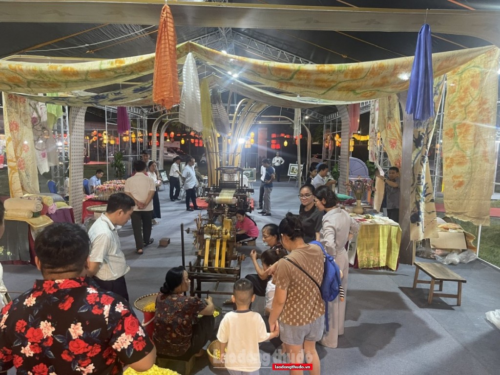 Từ chuyển đổi số đến thiết kế sáng tạo: Hướng đi mới cho sản phẩm làng nghề Hà Nội