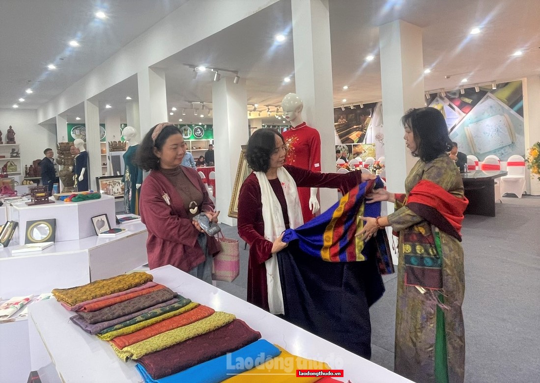 Từ chuyển đổi số đến thiết kế sáng tạo: Hướng đi mới cho sản phẩm làng nghề Hà Nội