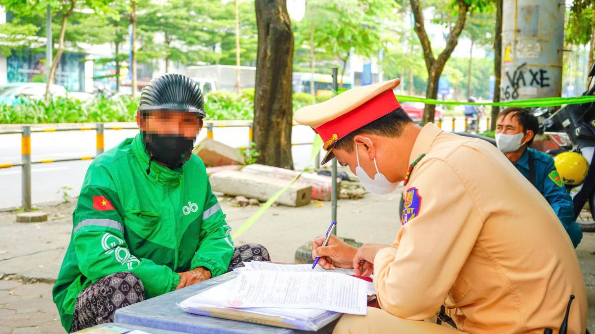 Xây dựng văn hóa giao thông cho tài xế xe công nghệ: Yêu cầu từ thực tiễn đô thị