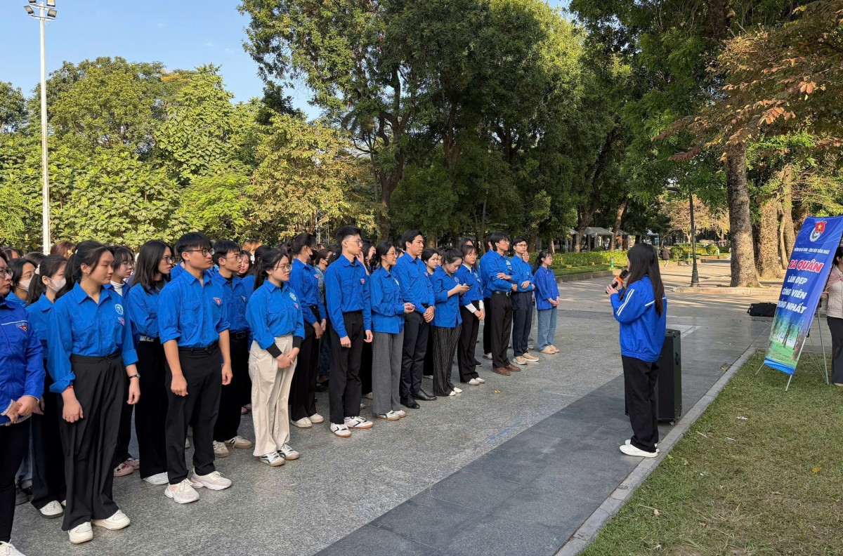 Tuổi trẻ phường Hai Bà Trưng giữ gìn môi trường sạch đẹp