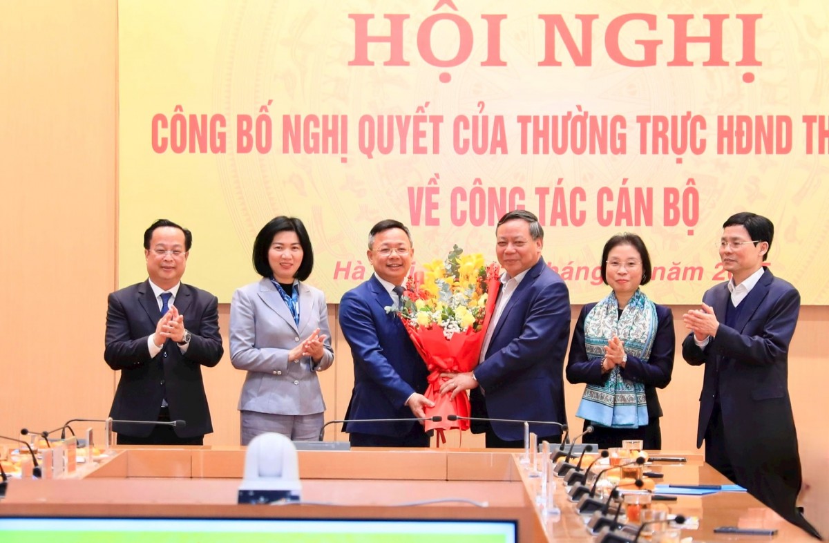 Công bố Nghị quyết của HĐND thành phố Hà Nội về công tác cán bộ