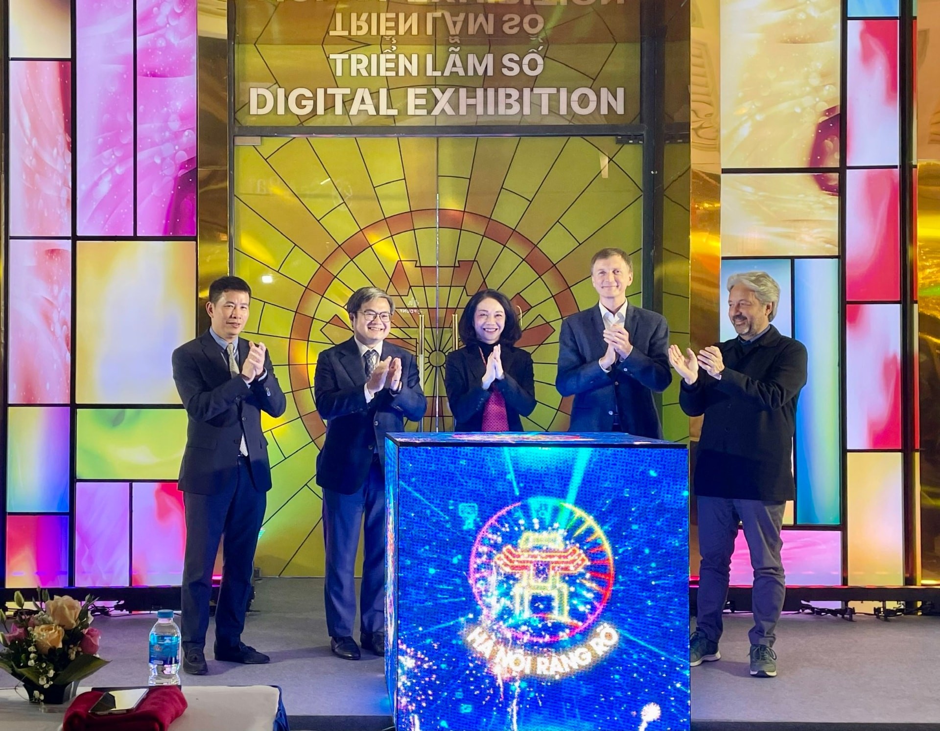 Hà Nội rạng rỡ ánh sáng 