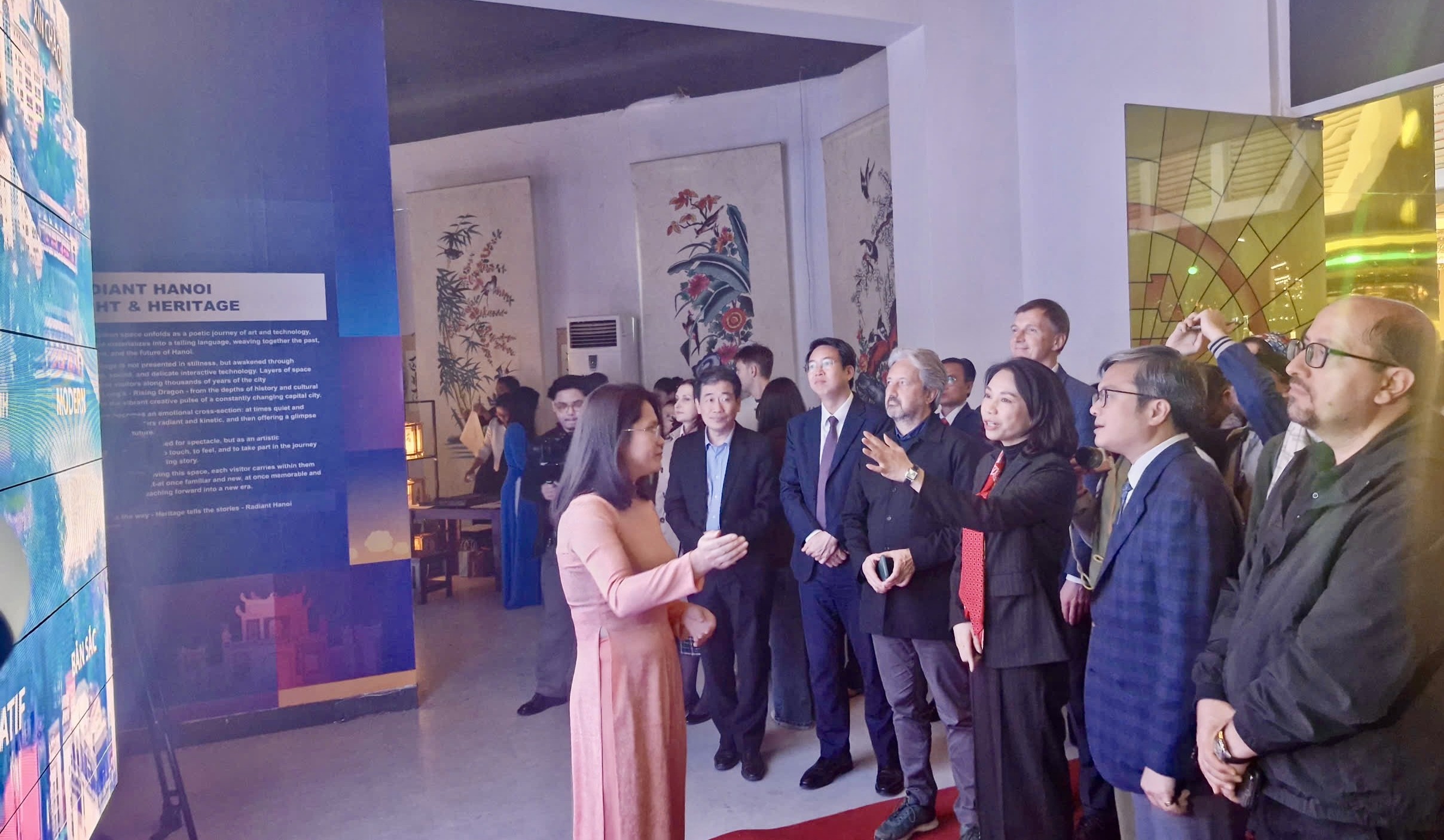 Hà Nội rạng rỡ ánh sáng 