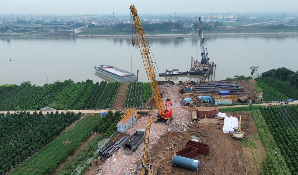 Cận cảnh công trường thi công cầu Mễ Sở nối Hà Nội với Hưng Yên