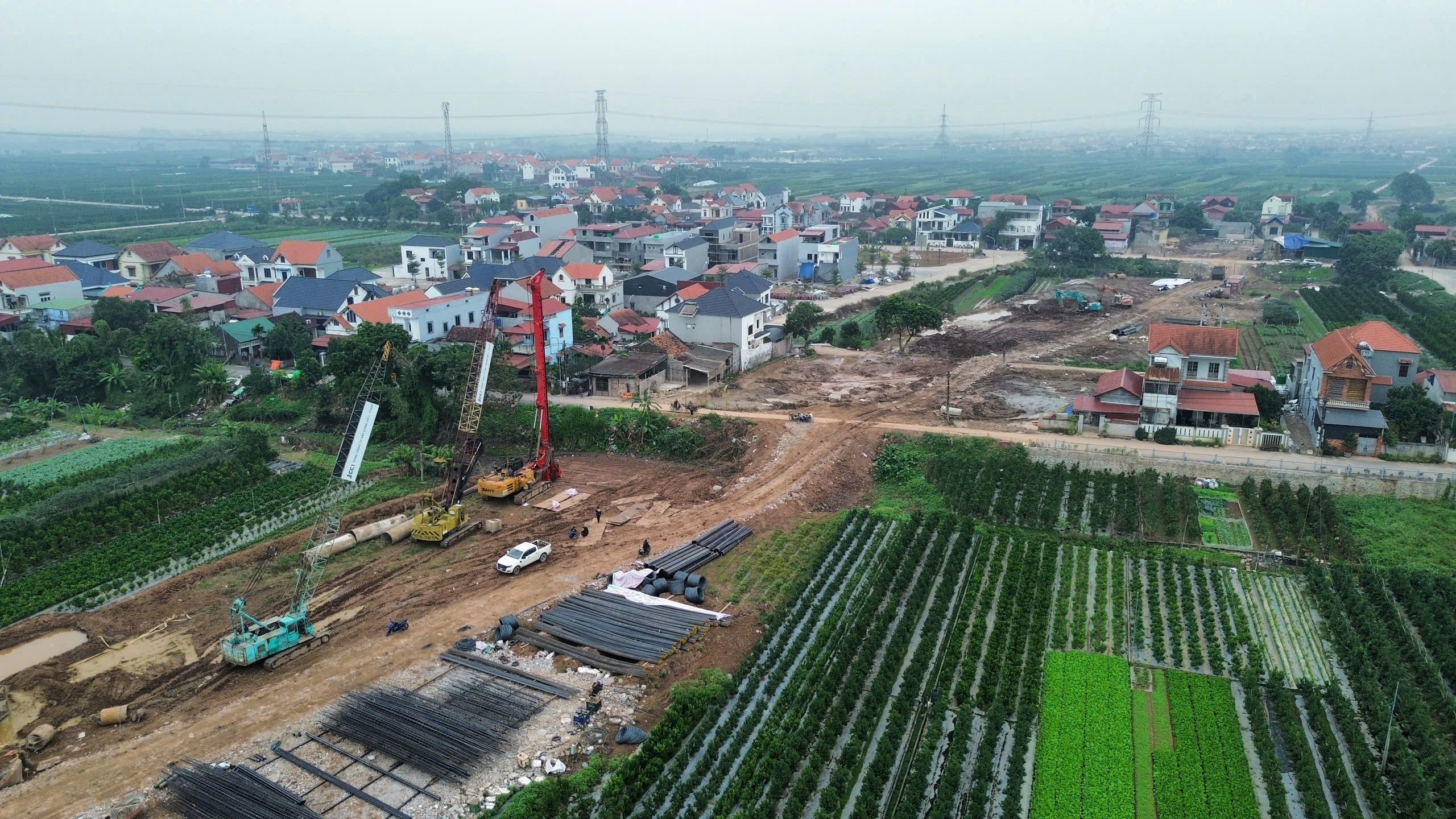 Cận cảnh công trường thi công cầu Mễ Sở nối Hà Nội với Hưng Yên