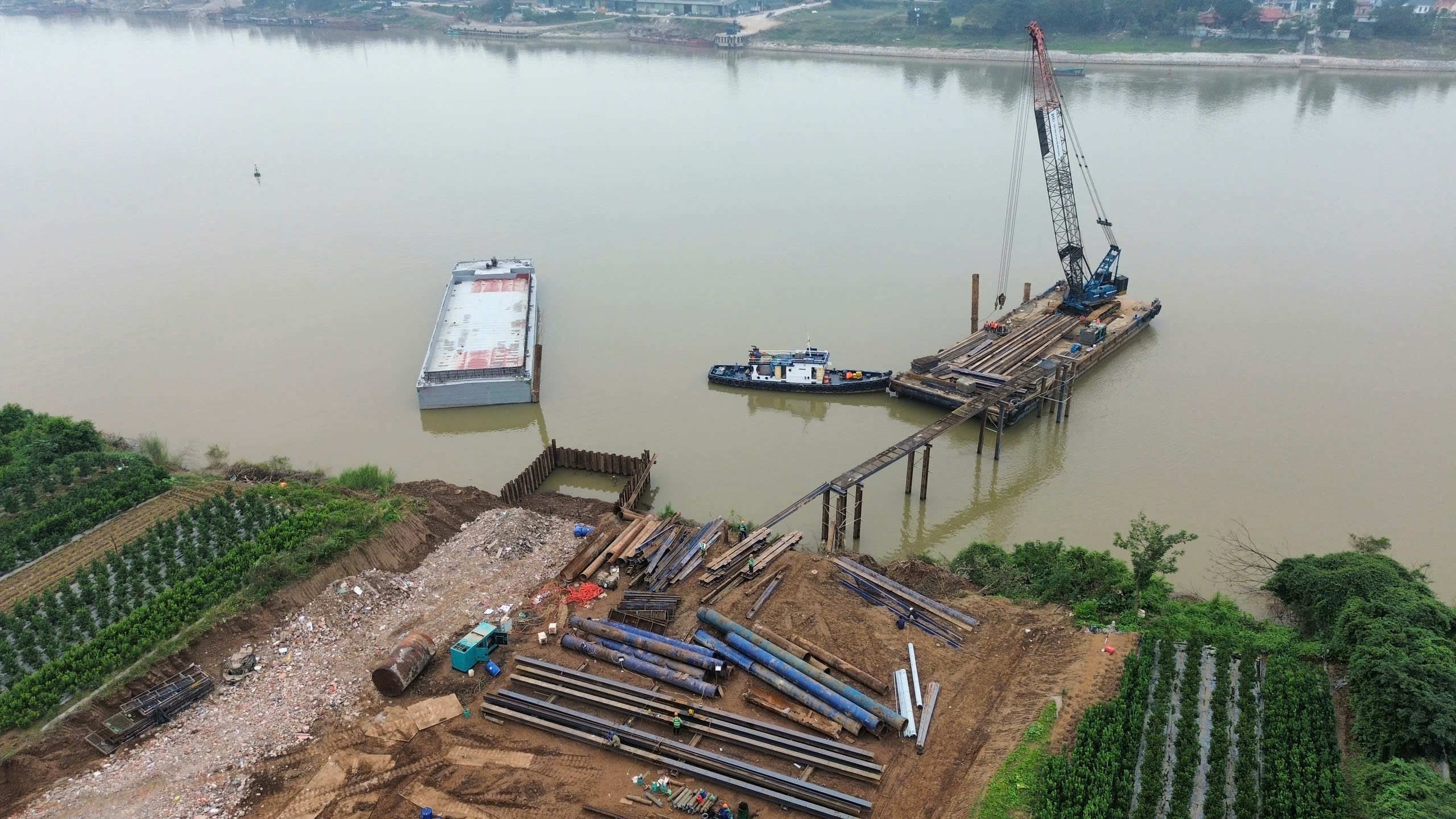 Cận cảnh công trường thi công cầu Mễ Sở nối Hà Nội với Hưng Yên