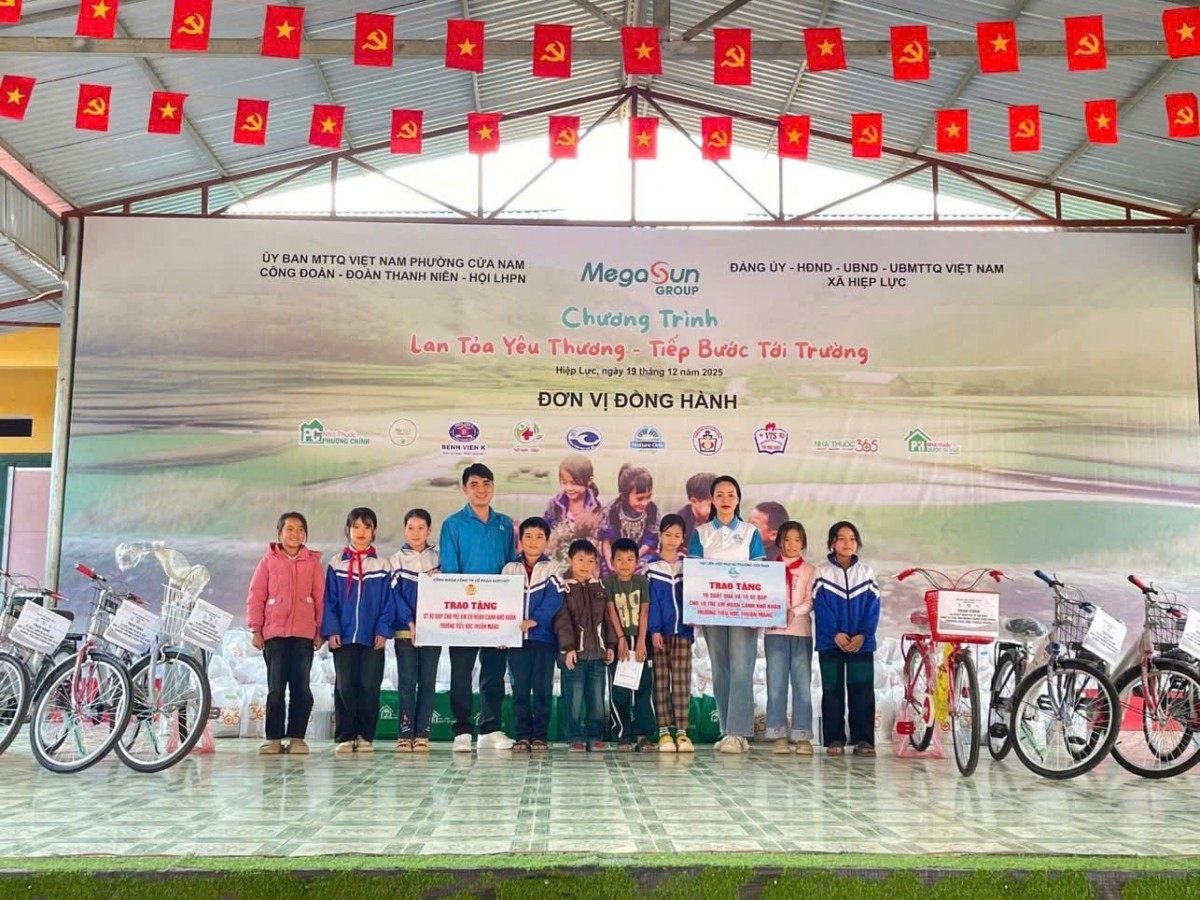 Mang hơi ấm và tinh thần đoàn kết của CNVCLĐ Thủ đô đến với người dân vùng cao