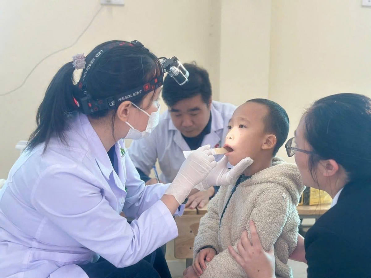 Mang hơi ấm và tinh thần đoàn kết của CNVCLĐ Thủ đô đến với người dân vùng cao