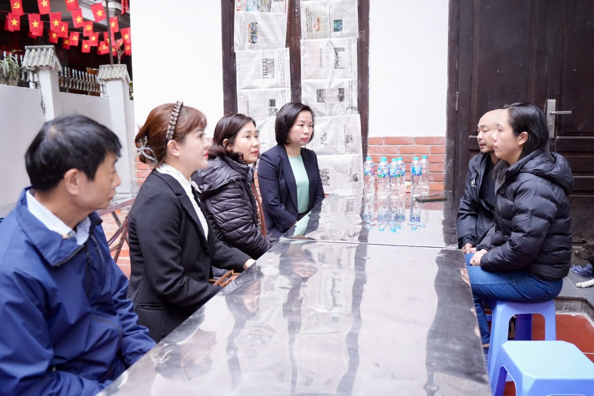 Chủ tịch Ủy ban MTTQ TP Hà Nội thăm, động viên các nạn nhân vụ lật xe Lào Cai